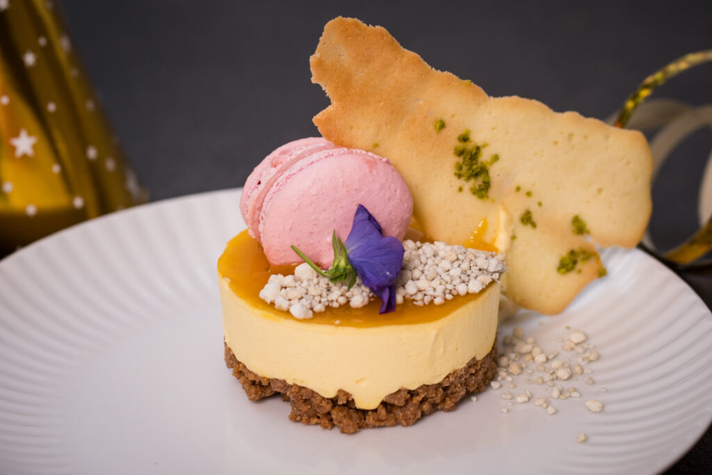 Mango-passions kage
Macarons – tuile – sølvsne – blomster